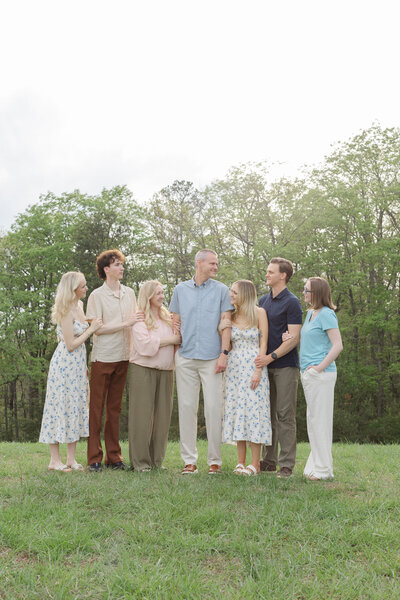 large family session on Raccoon Mountain in Chattanooga