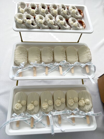 Elegant pink and white chocolate-covered strawberries and pretzels from Dip’d Desserts in Portland, Oregon, designed with luxury and perfect for gifting and upscale events.