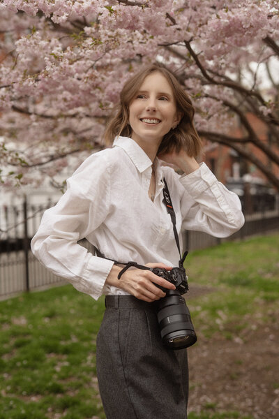 self portrait of the photographer evelyn rowell
