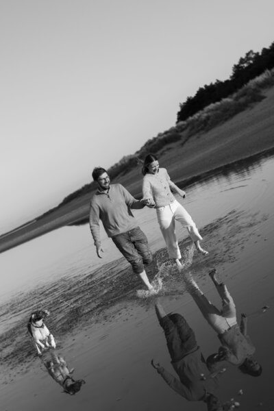 suffolk couple photographer aldeburgh fun relaxed