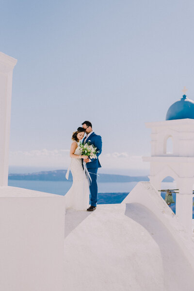 romantic destination wedding in Santorini