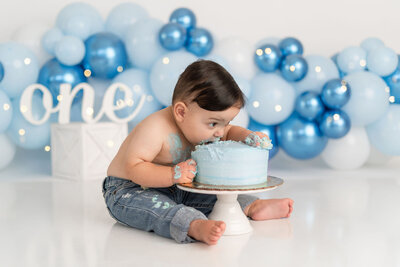 scranton cake smash, cake smash photographer, first birthday shoot nepa, first birthday photos, first birthday cake smash
