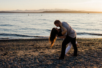 seattle engagement photos at  alki beach