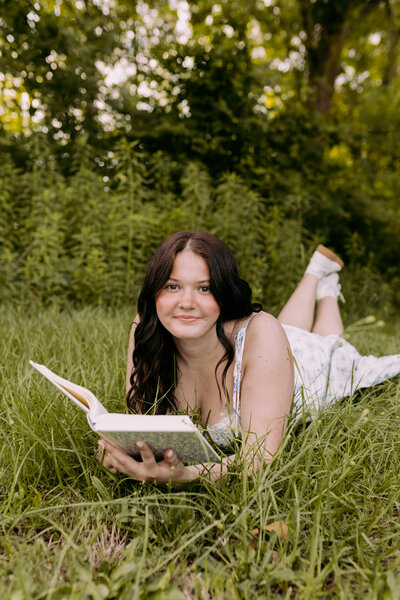 Spring Senior portrait inspo. Field photography south carolina