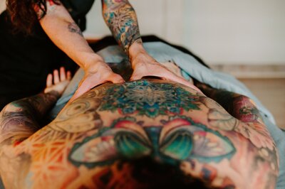 Kelly Howard is massaging a grief client in Charlotte, North Carolina in the Plaza Midwood neighborhood