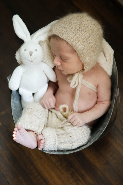 Newborn photo of sleeping baby