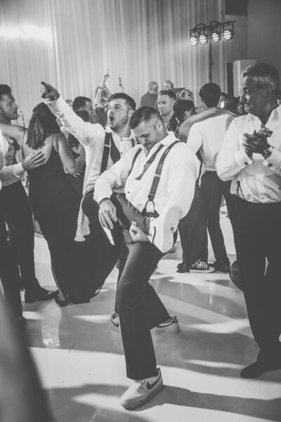 florida-groomsmen-reception-dance