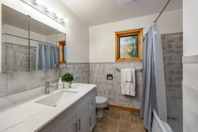 2295 Regional Rd 3 main bath (1)