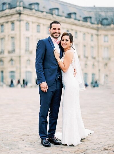 Couple Photoshoot at Place de la Bourse in Bordeaux, formal portrait of bride and groom