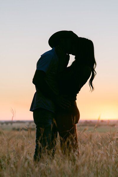 Couple kissing at an intimate wedding venue in DFW
