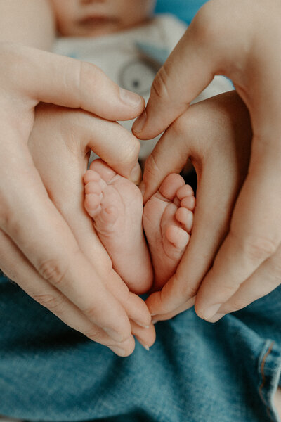 Newborn baby boy wrapped up and sleeping for his newborn phtoos.