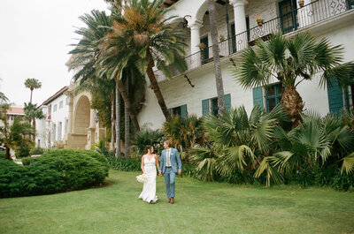 Couple eloping at Santa Barbara Courthouse