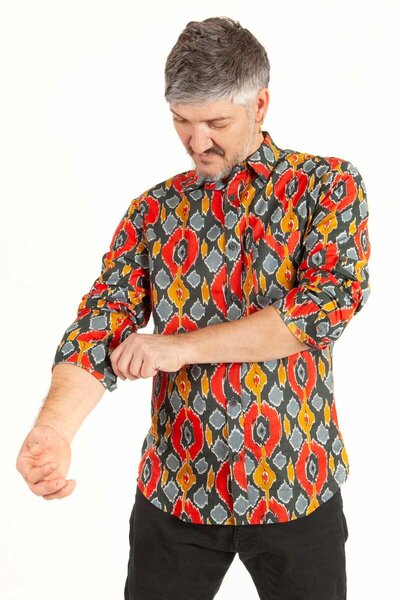 Collection homme aux imprimés colorés