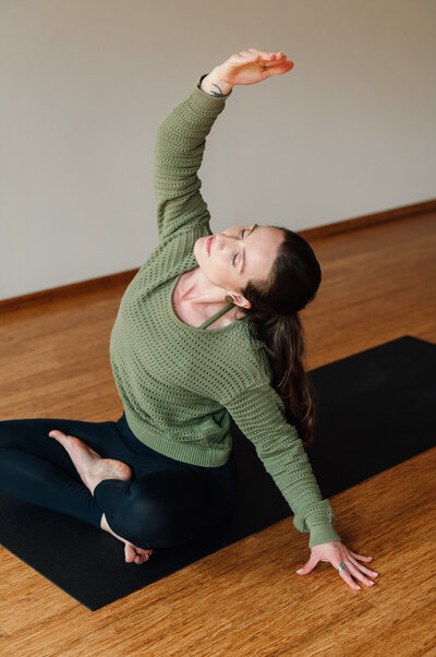 Reborn biedt 1 op 1 yogasessies, small group lessen en zwangerschapsyoga in onze yogastudio in Bornem, Dendermonde. Yogalessen, yogastudio, yoga voor zwangeren, privé yoga, holistische coaching.