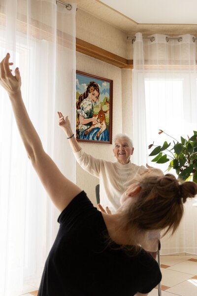 Atelier de danse contemporaine assise pour personnes âgées dans le Haut-Rhin
