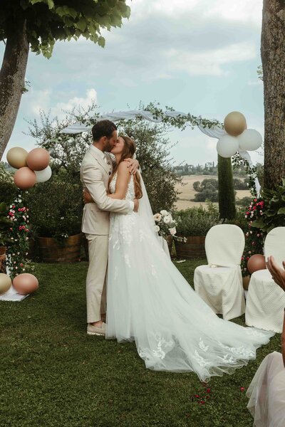 Get framedp hotography Italy Toscane weddingshoot drone destinationwedding Italian wedding weddingvenue