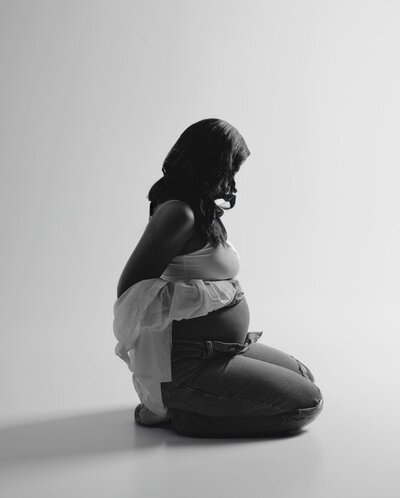 maternity photography taken at Shutter Haus in black and white