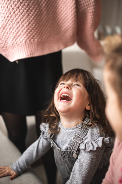 seance photo famille a la maison - photographe lifestyle - berangere photographie