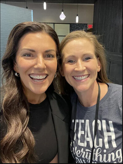 Krystal Proffitt and Amy Porterfield taking a selfie