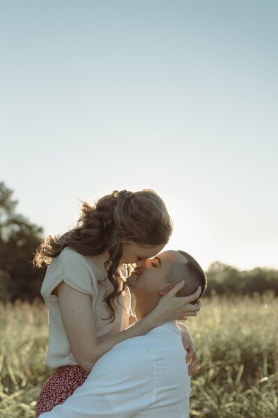 Couples Photographer located in Columbia Tennessee showcasing couples in a romantic, timeless outdoor setting.