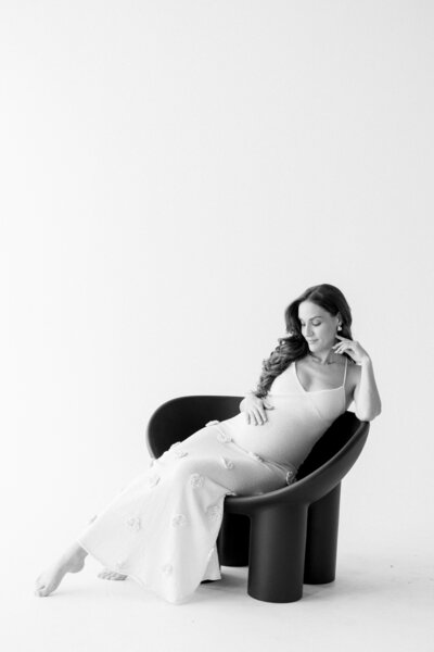 maternity photoshoot at home