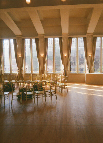 Wedding guest chairs in a circle