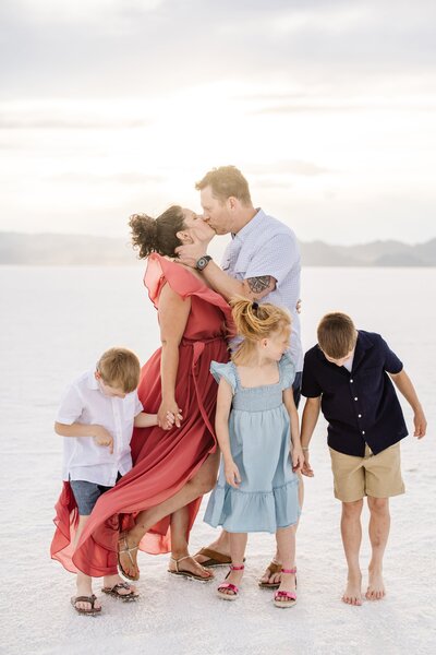 salt lake salt flats family photography