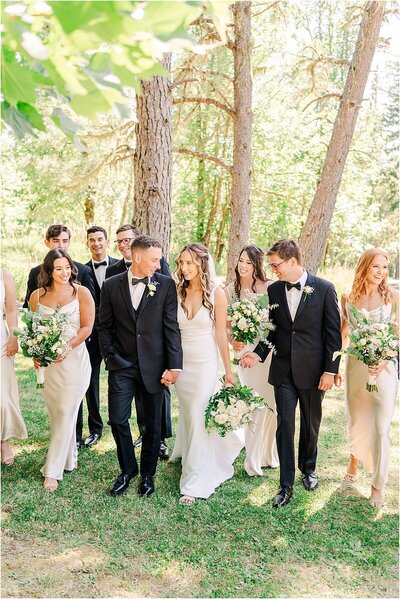 Wedding party photos at Mount Tom House at Portland Oregon wedding