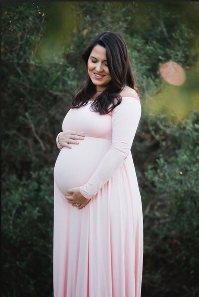 maternity photo of pregnant mom