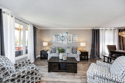 941 Greenleaf living (2)-2
