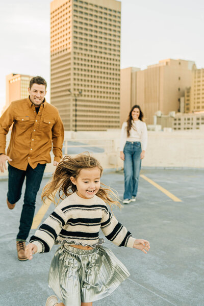 downtown oklahoma city family session on a rooftop