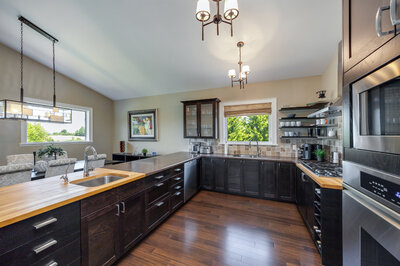 13762 Loyalist Parkway kitchen (4)