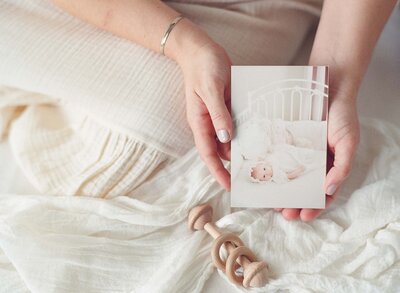 Babyfotos und Familienfotos ausgedruckt auf hochwertigem Fotopapier passen perfekt in ein schönes Fotoalbum.