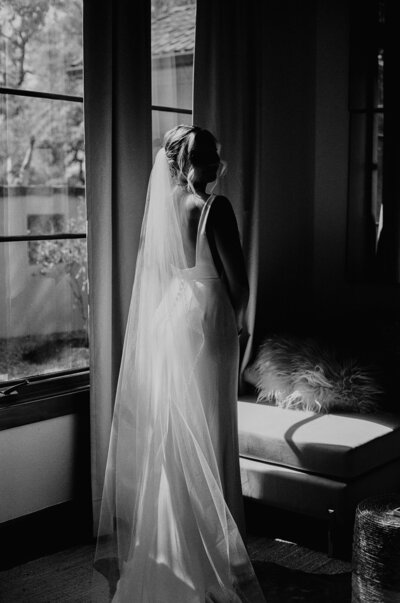 Bride_portrait_wedding_holding_boquet_Laguna_Ca