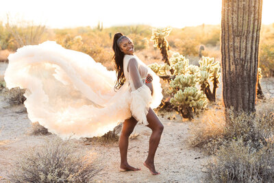 maternity photo of woman in the Scottsdale desert