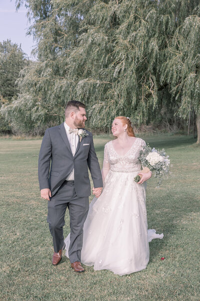 Detroit Michigan wedding couple posing