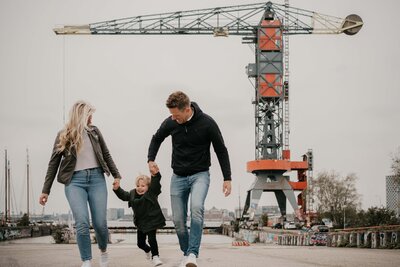 Spontane fotoshoot met gezin op NDSM-werf door Leukfotografie
