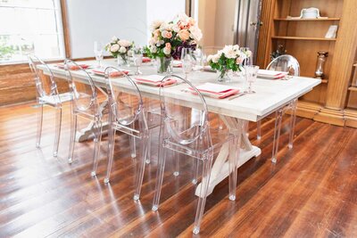 Exclusive event rentals featuring a sophisticated white and black collection, ideal for various types of events. The elegant color scheme enhances the ambiance and style of any occasion.