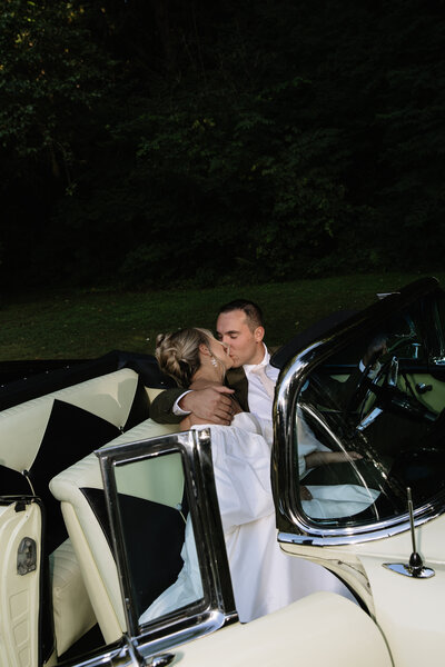 Bride and groom kissing taken by Erica Rochelle Photography washington elopement photographers