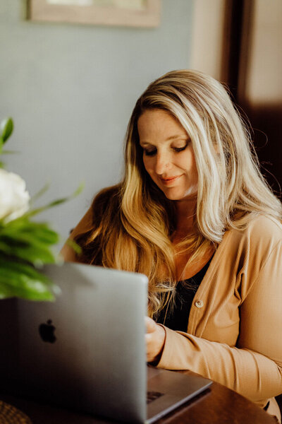 Jackie Dahm working on a laptop