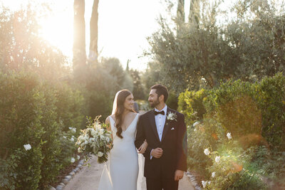 A glowing sunset wedding portrait captured in a romantic garden setting in Greenville, SC. This image by Greenville SC photographer Dani Lacey Photographs showcases timeless, editorial-style wedding photography with warm light, natural emotion, and cinematic storytelling.
