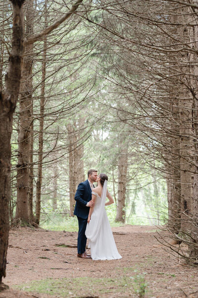 couple-love-forest
