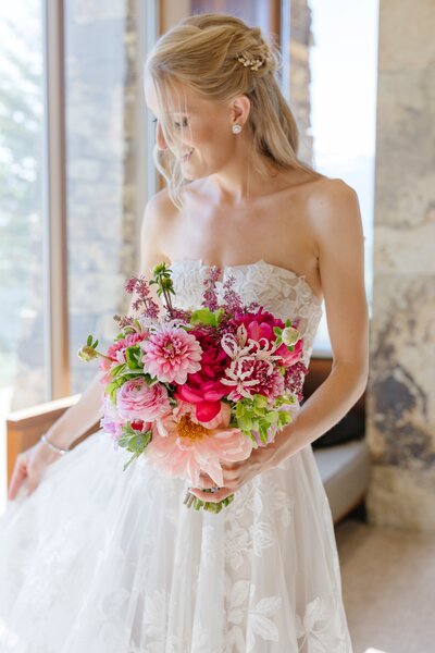 Jackson Hole bride holding her bouquet