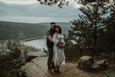 Maternity Photos at Devil's Lake State Park.