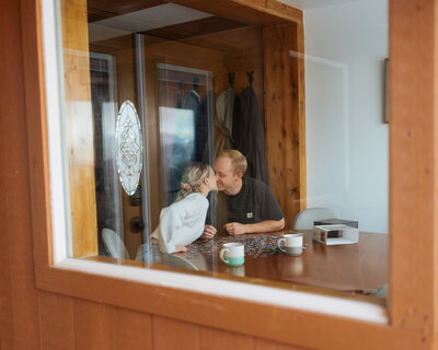 T + E _ Cozy Cabin Shoot _ Christmas _ Utah-192