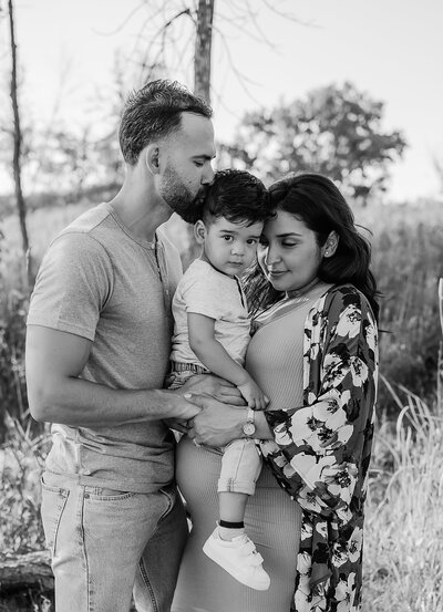 Family maternity session by Taylor Lynn Studios in Wheaton, IL