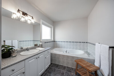 24 Worthington ensuite (1)