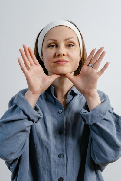 Face yoga to fight against aging