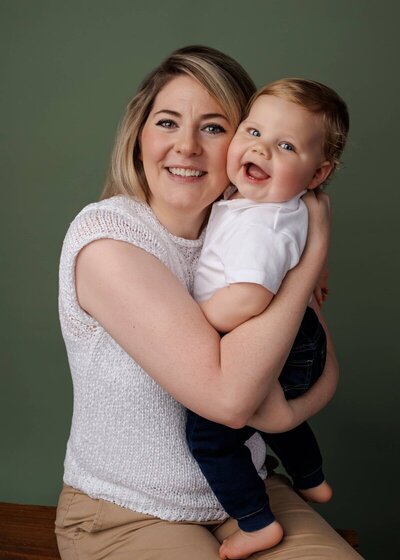 Lyn Mizell is the top newborn, cake smash, and family photographer on the Peninsula in Newport News, serving all of Hampton Roads, Virginia, including Chesapeake, Hampton, Suffolk, Williamsburg, Yorktown, and Virginia Beach.