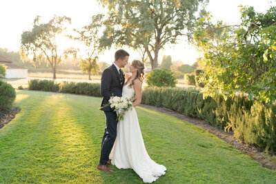 Full-day wedding photography by Robin Jolin with an eye for detail and a foundation in hospitality.